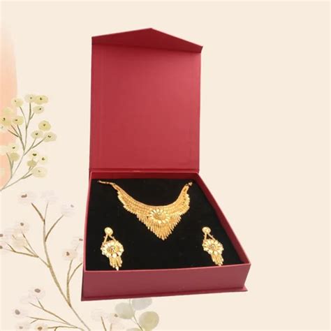 magnet box woth metal diamongds|magnetic flap necklace box.